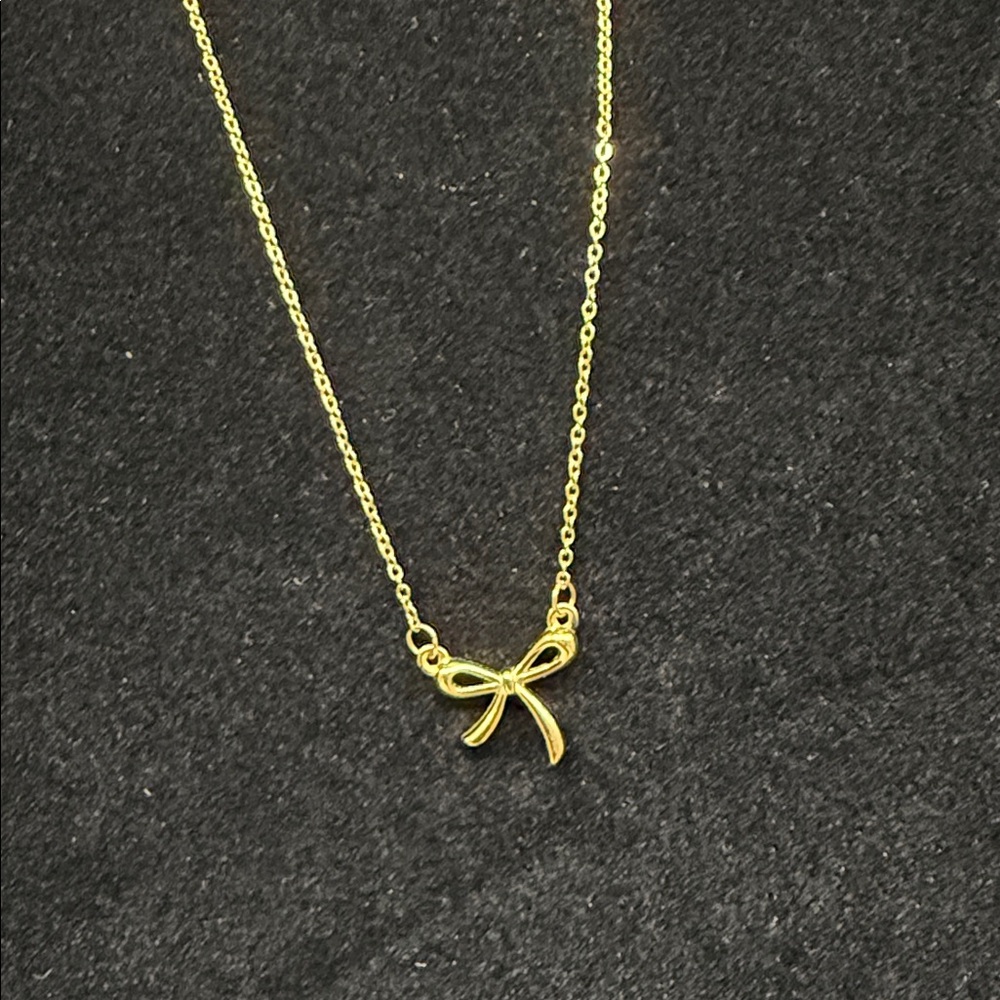 Elegant Gold Bow Necklace